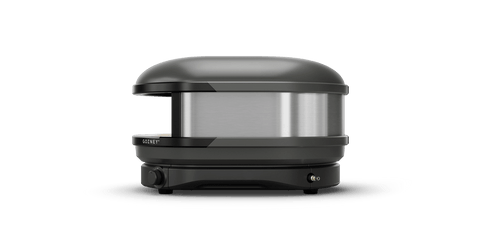 Der Gozney Arc Gas Pizzaofen Off Black von Gozney ist ein elegantes Satellitenkommunikationsgerät mit kuppelförmiger Oberseite und zylindrischem Gehäuse, das durch optimierte Funktionalität und Tragbarkeit besticht. Es verfügt über ein schwarz-silbernes Finish mit einem kleinen Bedienknopf an der Basis, der an moderne Designästhetik erinnert.