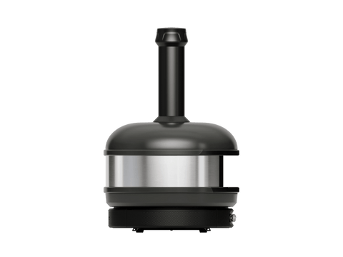 Der Gozney Dome Gen 2 Pizzaofen - Hybrid Brennstoffsystem von Gozney verfügt über einen Metallkörper, einen schwarzen Schornstein und eine abgerundete Oberseite - ideal für jede Outdoor-Küche - vor einem schlichten weißen Hintergrund.