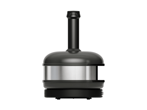 Der Gozney Dome Gen 2 XL Pizzaofen - Hybrid Brennstoffsystem von Gozney ist ein moderner, kuppelförmiger Pizzaofen mit einem hohen Schornstein, Edelstahlband und schwarzen Akzenten, dargestellt auf einem schlichten weißen Hintergrund.