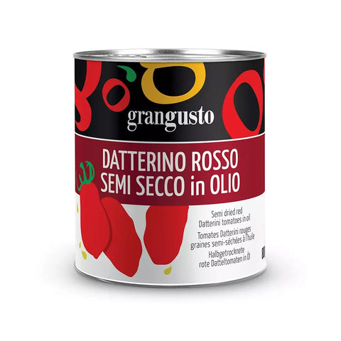 Abgebildet ist eine Blechdose „Grangusto Datterino Rosso Semi Secco in Sonnenblumenöl 800g“. Das Etikett, geschmückt mit Bildern von Datterino-Tomaten und grünen Blättern, bietet Beschreibungen auf Italienisch, Englisch, Französisch und Deutsch. Diese halbgetrockneten roten Datterino-Tomaten in Sonnenblumenöl versprechen ein herrlich mediterranes Geschmackserlebnis.