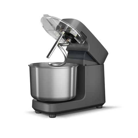 Die Ooni Halo Pro Spiral-Knetmaschine von Ooni ist eine elegante, moderne Küchenmaschine mit mattgrauer Oberfläche und Edelstahlschüssel, die mit modernster Teigverarbeitung aufwartet. Der kippbare Kopf offenbart fortschrittliche Spiral-Knettechnologie, ergänzt durch ein minimalistisches Design und transparenten Spritzschutz.