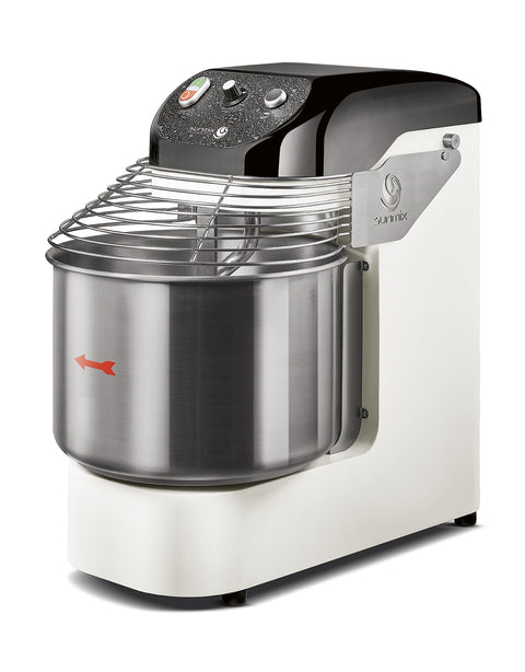 Le pétrin à spirale SUNMIX Easy Line 6 est un robot de cuisine professionnel avec un bol en acier inoxydable et une grille de protection. Il a un boîtier noir et blanc avec trois boutons de commande sur le dessus. La flèche rouge sur le bol indique le sens de rotation, ce qui le rend parfaitement adapté à toutes les cuisines.