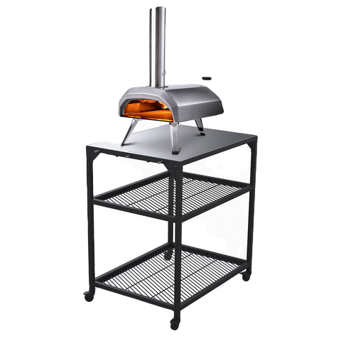 Der Ooni Modultisch klein ist ein kompakter Pizzaofen mit Edelstahlgehäuse und schwarzem Metallwagen, der sich nahtlos in Ihre Außenküche einfügt. Dieses Modell verfügt über einen Kamin mit sichtbarer offener Flamme im Inneren, während der Wagen über zwei Metallregale und Räder für mühelose Mobilität verfügt und ihn perfekt für Fans der modularen Tische von Ooni macht.