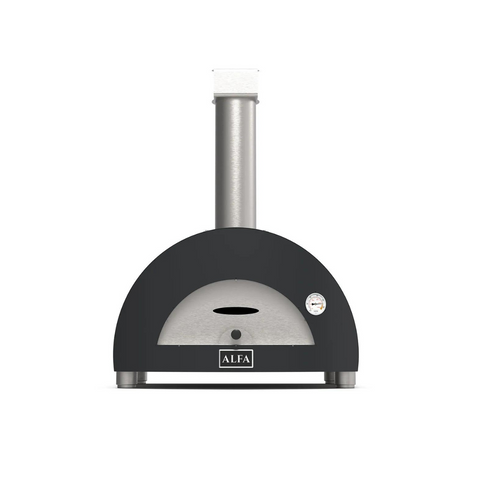 Der Alfa Forni Moderno One Holz-Pizzaofen ist ein schwarzer Outdoor-Pizzaofen mit abgerundeter Oberseite und Edelstahlkamin. Er verfügt über ein weißes „ALFA“-Logoschild, eine seitliche Temperaturanzeige und steht auf vier kurzen Beinen, was ihn zum idealen tragbaren Holzbackofen für neapolitanische Pizza bei jeder Zusammenkunft macht.
