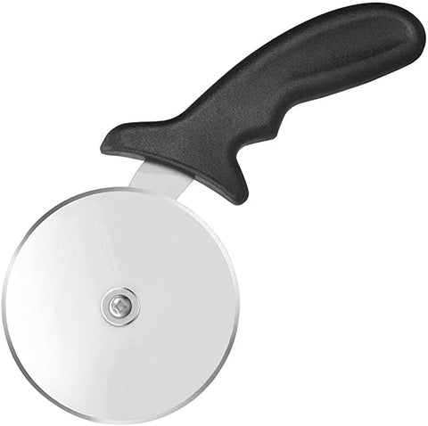 Il Pizzalovers Starter Kit contiene un tagliapizza con una lama rotonda in acciaio inossidabile e un'impugnatura ergonomica nera. La lama è fissata al manico con un piccolo rivetto, in modo da girare agevolmente e tagliare la pizza senza sforzo: l'ideale per gli amanti della pizza che vogliono ottenere una pizza perfetta.
