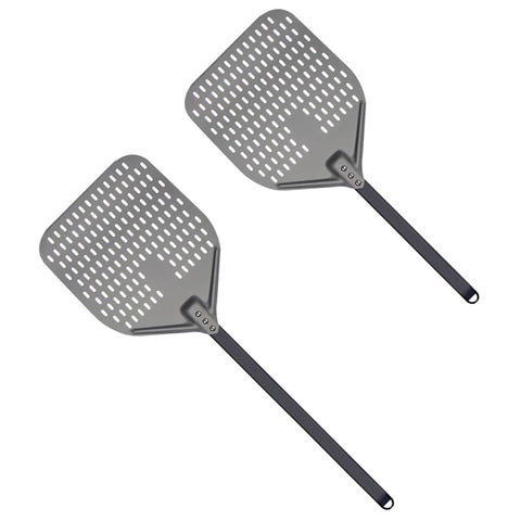 Deux tapettes à mouches grises en plastique avec une tête rectangulaire perforée et de longues poignées noires ressemblent aux mini-pelles à pizza en aluminium de Pizzalovers. Les tapettes à mouches sont disposées en diagonale, les poignées étant orientées vers le coin inférieur droit. Le fond est blanc.