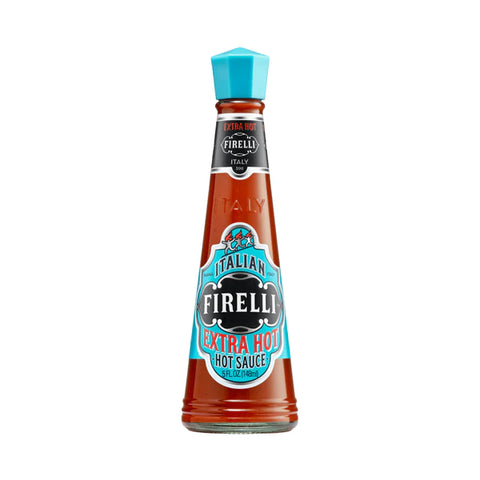 Eine Flasche Casa Firelli Original Extra Scharf, hergestellt aus feurigen kalabrischen Chilischoten. Die hohe Flasche hat einen sechseckigen türkisfarbenen Verschluss und ein elegantes schwarzes Etikett mit türkisfarbenen und roten Akzenten, auf dem das Casa Firelli-Logo zu sehen ist. Sie enthält 148 ml dieser intensiv scharfen Sauce.