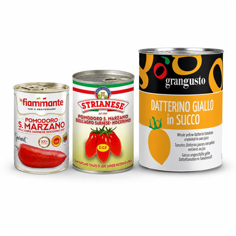 Drei Dosen italienischer Tomaten: „La Fiammante S. Marzano“, „Strianese S. Marzano DOP“ und „Grangusto“ (gelbe Datterino-Tomaten), nebeneinander angeordnet vor einem weißen Hintergrund.