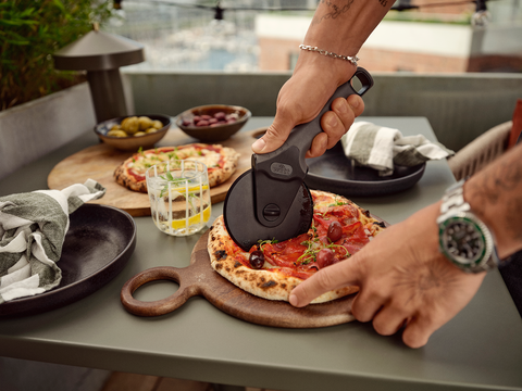 WITT Pizzaschneiderad Black Ø 12 cm, Stimmungsbild