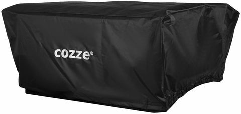 Der Cozze Überzug für 17 Zoll Pizzaofen, E300 und 500-Serie ist ein schwarzer, rechteckiger Überzug mit dem weißen Schriftzug "cozze" auf der Vorderseite, mit eingepassten Ecken und elastischen Kanten als Wetterschutz.