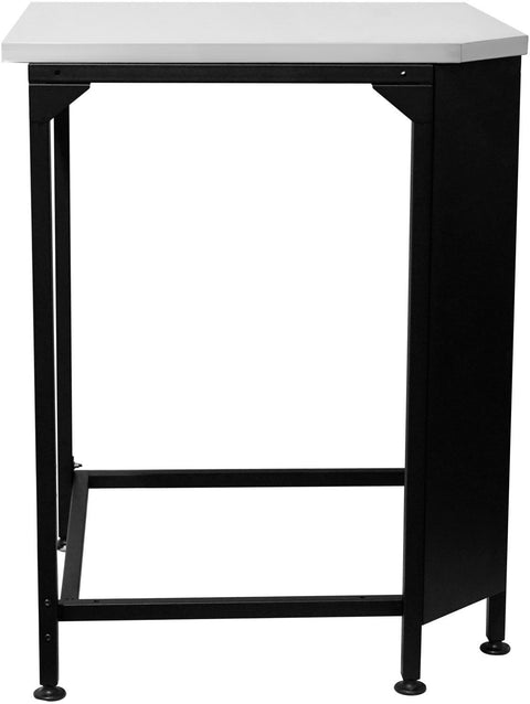 Der Cozze Eckschrank für Aussenküche mit Edelstahlplatte ist ein schmaler, rechteckiger Aussenküchentisch mit Edelstahlplatte und schwarzem Metallgestell. Er verfügt über vier Beine, eine Stützstange und verstellbare Füsse und fügt sich nahtlos in die Cozze-Einrichtungen ein.