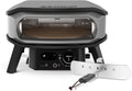 Der Cozze 13 Zoll Pizzaofen PREMIUM ROTATE, Gas 50mbar - CH-Regler ist ein kompakter, moderner Pizzaofen mit digitalem Bedienfeld, offener Front, die den Blick auf den rotierenden Stein im Inneren freigibt, und einer Metall-Pizzaschaufel mit der Aufschrift "Cozze" daneben.