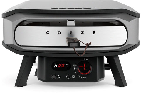 Der Cozze 17 Zoll Pizzaofen PREMIUM ROTATE, Gas 50mbar - CH-Regler verfügt über eine "COZZE"-Front aus Edelstahl, eine digitale Temperaturanzeige, einen Bedienknopf und schwarze Beine - ideal für authentische neapolitanische Pizza in einem kompakten, modernen Design.