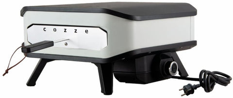 Der Cozze 13 Zoll Pizzaofen, elektrisch V230 - CH-Stecker von Cozze ist ein tragbarer schwarz-weißer Elektro-Pizzaofen mit Griff, Gasregler, Netzkabel, Stecker und Cordierit-Pizzastein für perfekte Krusten.