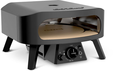 Der Cozze Pizzaofen Rotate - Black Edition [13 Zoll], Gas, 50mbar - CH-Regler verfügt über eine Steinbackfläche, eine Frontöffnung, einen drehbaren Pizzastein und einen "Cozze"-Regler für die Temperatureinstellung, abgebildet auf weißem Hintergrund.