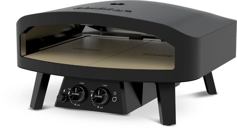 Der Cozze Pizzaofen - Black Edition [24 Zoll], Gas, 50mbar - CH-Regler verfügt über eine breite Öffnung, eine Steinbackfläche, zwei Bedienknöpfe an der Vorderseite, einen Edelstahl-Brenner und einen stabilen Vier-Fuß-Ständer - ideal für perfekte Pizzen im Freien.