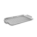 Die Burnhard Edelstahl Grillschale [37 x 25 x 2 cm] ist eine rechteckige silberne Schale mit erhabenen Seitengriffen und einer strukturierten, gitterähnlichen Oberfläche - ideal zum Grillen und Grillen, mit dem Burnhard Markenlogo auf einer Seite.