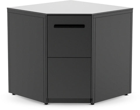 Das Cozze Elements Outdoor-Küche Eckmodul mit Tischplatte von Cozze ist ein schwarzer, sechseckiger Schrank mit weißer Edelstahlplatte, der über eine Schublade und eine Schranktür verfügt - perfekt für Ihre Outdoor-Küche.