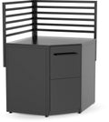 Das Cozze Elements Outdoor-Küche Eckmodul mit Tischplatte von Cozze ist ein stilvoller schwarzer Eckschreibtisch mit Sichtschutzlatte, einer Schublade und einem Schrank - ideal für kompakte Räume und so robust wie eine Edelstahl-Tischplatte.