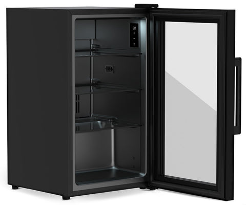 Der schwarze Cozze Elements Kühlschrank [63 L], elektrisch 230 V - CH-Stecker, verfügt über eine Glastür, leere Einlegeböden und eine digitale Temperaturanzeige für einen eleganten Look - ideal für jede moderne Outdoor-Küche Kühlschrank Einrichtung.
