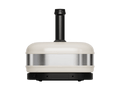 Der Gozney Dome Gen 2 XL Pizzaofen - Hybrid Brennstoffsystem von Gozney zeichnet sich durch ein modernes weißes und silbernes Finish mit schwarzem Schornstein und Sockel aus, dargestellt auf einem schlichten weißen Hintergrund.