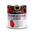 Eine Dose Grangusto Datterino Rosso Pelato in Tomatensaft 800g. Das Etikett ist oben schwarz, gelb und rot und unten weiß und lila. Die Dose enthält ganze geschälte rote Datterini-Tomaten in Tomatensaft, perfekt für schnelle Saucen. Das Etikett ist mehrsprachig.