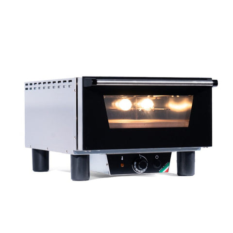 Der Effeuno Pizzaofen N3 inkl.. Biscotto Pizzastein 2024 verfügt über eine elegante schwarze Front, ein Glasfenster, einen Bedienknopf und Kontrollleuchten auf vier kurzen Beinen. Sein beleuchteter Innenraum macht ihn ideal für das Pizzabacken auf der Arbeitsplatte.