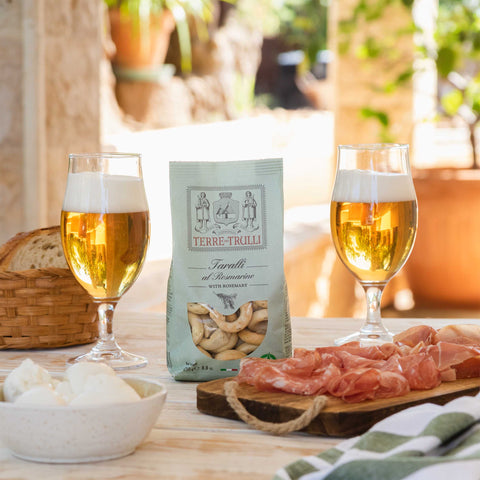 Rosmarin-Taralli zum Aperitif mit Bier und Salumi
