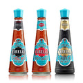 Das Casa Firelli Hot Sauce Geschenk-Set (3x 148ml) von Casa Firelli ist ein ideales Geschenkset für Chilisaucen-Liebhaber und enthält drei Flaschen: Extra Hot in einer roten Flasche, Originale Hot in einer roten Flasche und Truffle Hot in einer schwarzen Flasche. Jede Flasche ist mit türkisfarbenen Verschlüssen und dekorativen Etiketten versehen, die ihre unterschiedlichen Aromen hervorheben.