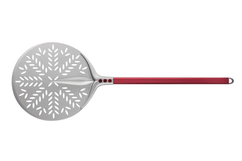 Der Cerutti Inox Cerutti Tulip Pizzaschaufel rund perforiert Ø36cm hat einen dekorativen ausgeschnittenen Metallkopf und einen langen roten Griff, ideal für die Verwendung mit einer Ooni Koda 16. Abgebildet auf weißem Hintergrund.
