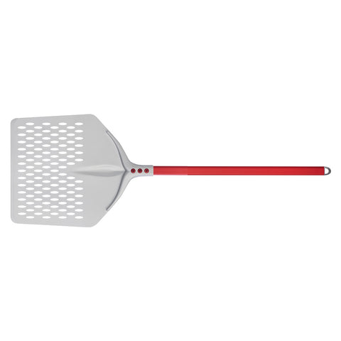 Der Cerutti Inox Tulip Pizzaschaufel quadratisch perforiert 33x33cm, isoliert auf weißem Hintergrund dargestellt, verfügt über einen großen rechteckigen perforierten Kopf mit sechseckigen Löchern und einen langen roten Griff.