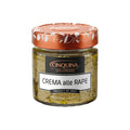 Cinquina Crema alle Rapa von Cinquina ist eine reichhaltige italienische Cime di Rapa-Creme in einem Glastiegel mit Kupferdeckel und schwarzem Etikett - ideal für authentischen Pizzabelag oder zum Verfeinern Ihrer Lieblingsgerichte.