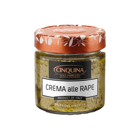 Cinquina Crema alle Rapa von Cinquina ist eine reichhaltige italienische Cime di Rapa-Creme in einem Glastiegel mit Kupferdeckel und schwarzem Etikett - ideal für authentischen Pizzabelag oder zum Verfeinern Ihrer Lieblingsgerichte.