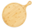 Das Cozze Pizzaschneidebrett rund mit Griff von Cozze aus Bambusholz, mit flacher Rille am Rand, auf weißem Hintergrund platziert.