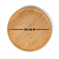Ein rundes Holztablett, das von oben betrachtet wird und seine natürliche Oberfläche und Holzmaserung zur Schau stellt. Es besteht aus FSC-zertifiziertem Bambus und verfügt über ein zentrales Etikett, das seinen Durchmesser von 32 cm (Ø) angibt. Dieses Fumosa FUMOSA Pizza-Servierteller PIATTO aus Bambus, 2er-Set ist ideal als Pizza-Servierteller und verbindet Eleganz mit Funktionalität.