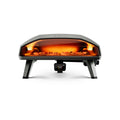 Der Ooni Koda 2 Max - 61 cm großer Gas-Pizzaofen von Ooni präsentiert ein schlankes, modernes Design mit einer digitalen Temperaturanzeige von 500 Grad an der Vorderseite. Dieser Gas-Pizzaofen für die Arbeitsplatte verfügt über zwei Kochzonen und eine breite Öffnung, die volle Sicht auf die beiden darin backenden Pizzen bietet.