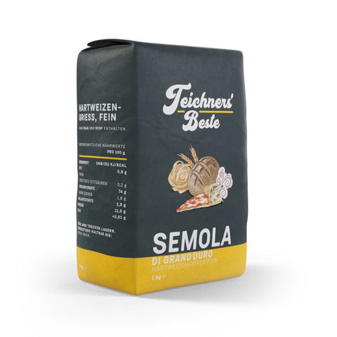 Teichners' Beste Semola (1 kg) von Teichners, ideal für die Pizzazubereitung, zeigt Brot-, Pasta- und Pizzabilder auf der Verpackung. Produktinformationen erscheinen auf Deutsch und Italienisch auf dunkelgelbem Hintergrund.