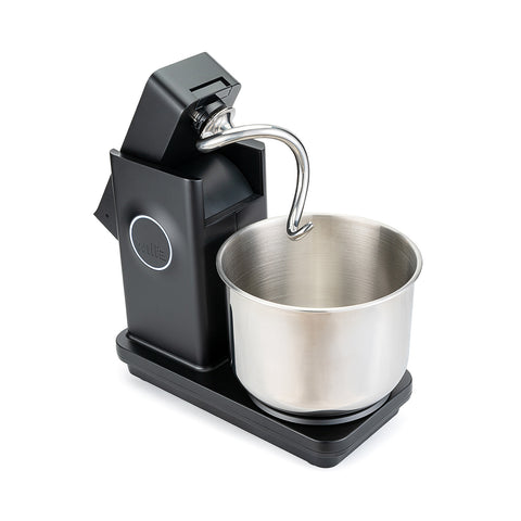 Die Wilfa Probaker NXT Küchen- und Knetmaschine in Schwarz von Wilfa verfügt über ein Dual-Action-Knetsystem, eine 7-Liter-Edelstahlschüssel, einen Knethaken sowie ein elegantes, rechteckiges Gehäuse in Schwarz und Silber.
