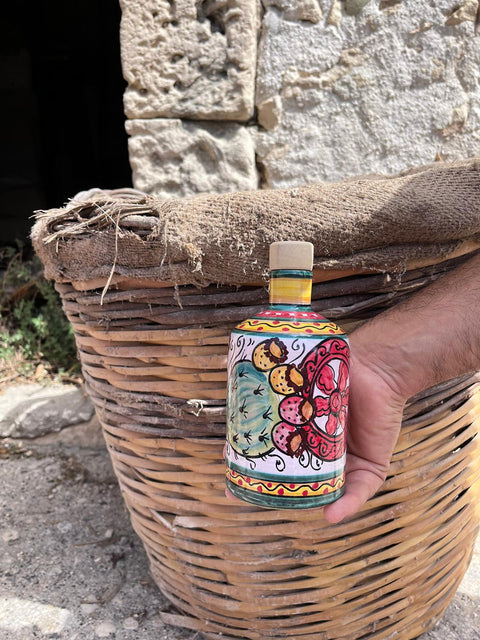 Handgefertigte Keramikflaschen mit Cunzatillu Olivenöl