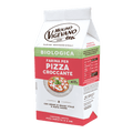 Eine rechteckige Packung Mehl Molino Vigevano für Pizza Croccante 500 GR. Die Verpackung zeigt ein Bild einer knusprigen Pizza, einen Text, der angibt, dass man damit 4 Pizzen zubereiten kann, sowie Informationen zu Weizenkeimen und Sauerteig. Die Verpackung ist überwiegend weiß und rot mit braunen Akzenten.